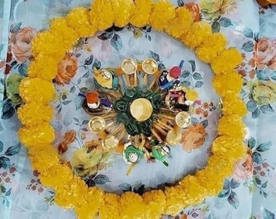 Cousin's Rakhi Plater Holder Designer and Ethnic Rakhi Thali with Kumkum Chawal Holder with Genda/Marigold Plater for Decorations
