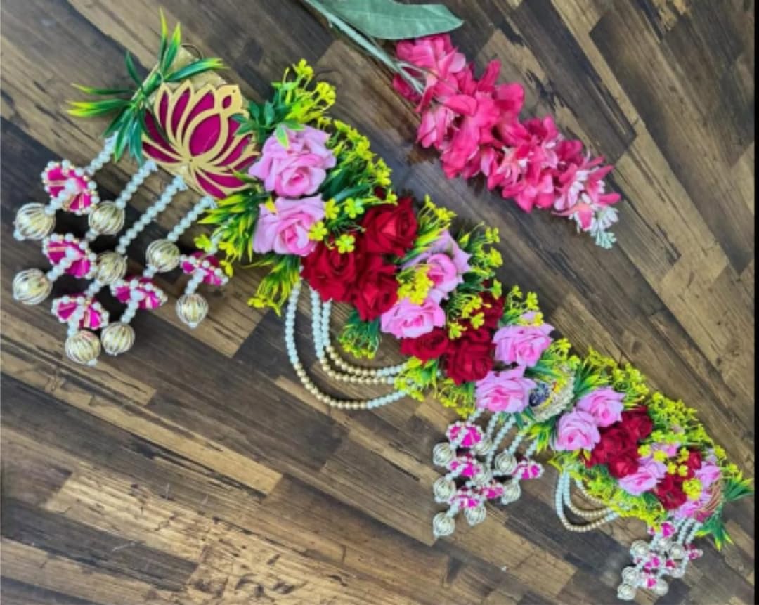 Sellplus Handmade Artificial Flower Bandhanwar | Decoartive Florel Beads Bandhanwar for Home and Office Decoration (Pack of 1) (BDHW115)
