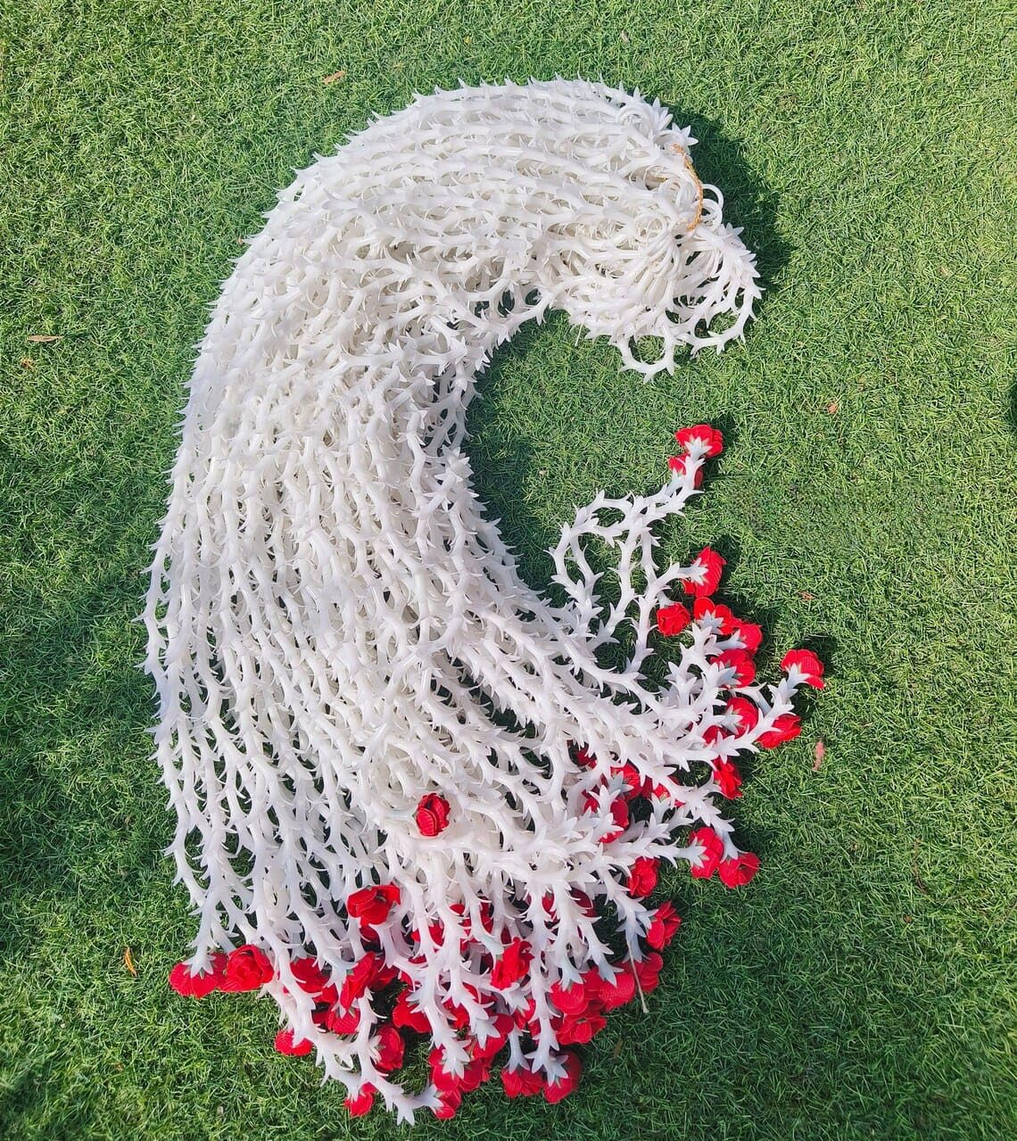 Nutts Handmade Traditional Artificial Ranjigandha Toran | White Jasmine Flower Hanging with Red Rose Accents for Main Door Entrance (PMPMT90)